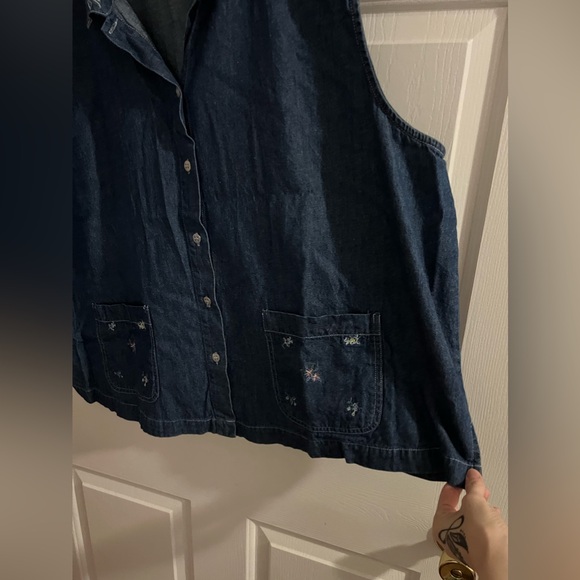 New Look Woman Denim Button Down 🔥 - Picture 3 of 6